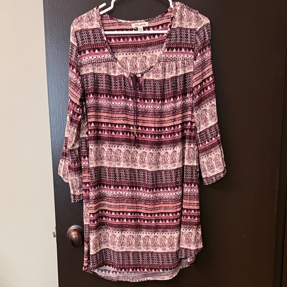 Billabong Tops - Billabong Women's Tunic - Pink and Black Pattern